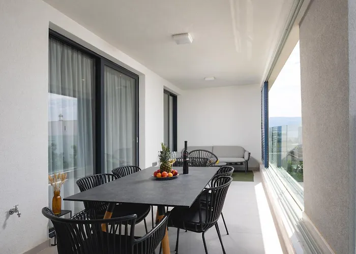 Seaside Escape سبليت