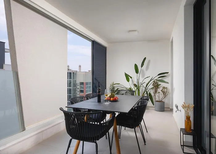 Seaside Escape Split