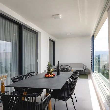 Seaside Escape Split